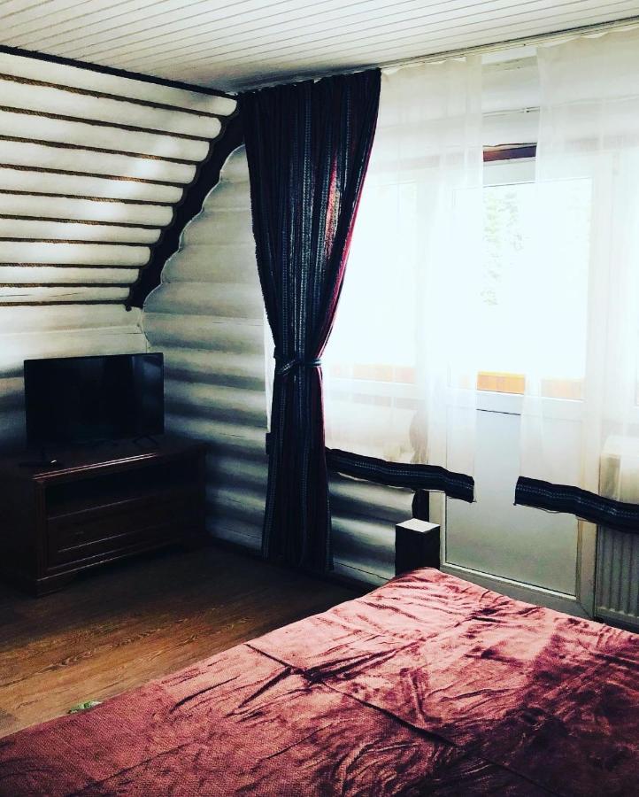 У Віти Котедж 1 Synevyrsʼka Polyana Exterior foto